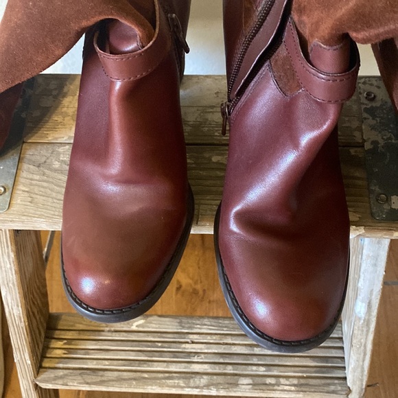 Boots - Picture 4 of 8